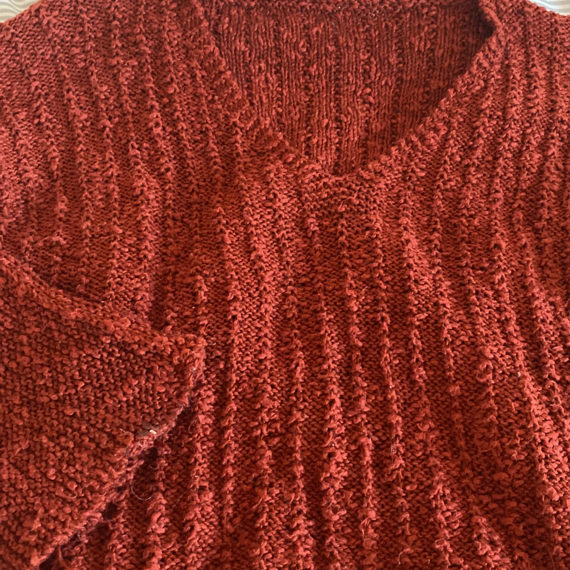 Röd stickad tröja - 90