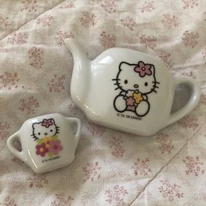 hello kitty te set - två delar från tea party settet på den andra bilden (säljs inte längre), så söta