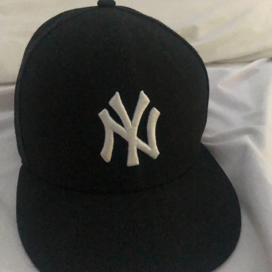 En helt ny och oanvänd keps köpte för 400 säljer för 200 - 90