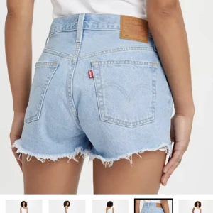Levis shorts - Jätte snygga Levis shorts!! Perfekta till sommaren Skriv om nu har frågor💗