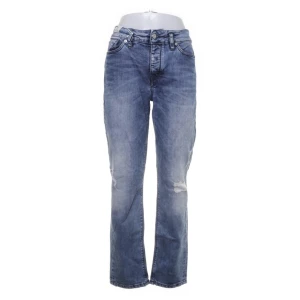 Jeans  - Säljer en hel del jeans från olika kända märken just nu❤️‍🔥 kolla gärna in min profil ❤️‍🔥 flera frågor svarar jag gärna på privat och jag samfraktar gärna om ni hittar något mer ni gillar❤️‍🔥 väldigt många som är intresserad så fynda när chansen finns❤️‍🔥