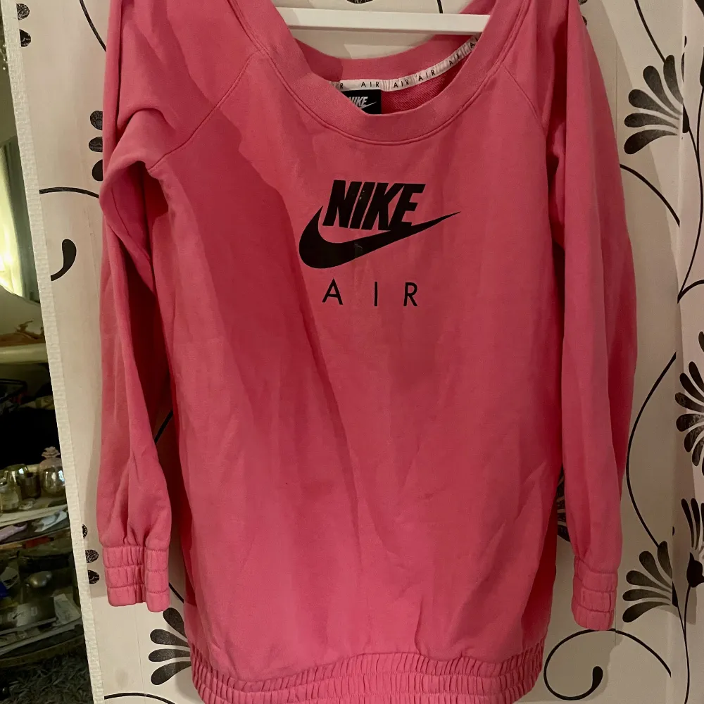 Rosa snygg Nike tröjja lång modell. Hoodies.