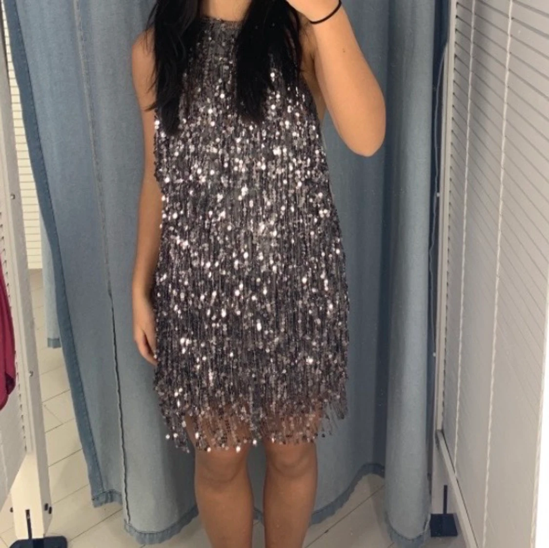 Glittrig klänning från pull and bear  - 90