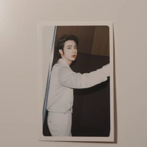 Bts kort - 🌸BTS🌸 Bts lomo card Butter: Jin. I nyskick och superfin, passar till att ha i genomskinliga mobilskal eller som dekoration av ditt val. 20 + frakt💕 Ej pc. Skickar bild innan jag postar.