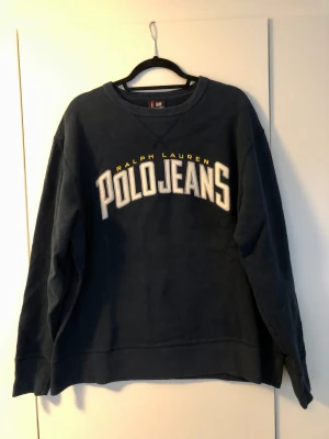 Ralph Lauren tröja - Marinblå polo jeans co (Ralph Lauren) tröja. Supermysig och skön! VINTAGE! 
