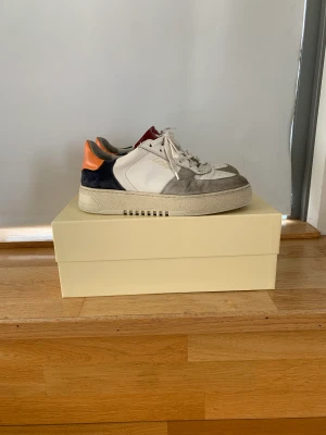 AXEL ARIGATO ORBIT SNEAKER - Skick: 8/10 Pris kan diskuteras vid snabb affär