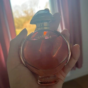 Olympea parfym  - Hejsan! Säljer min Paco Rabanne parfym eftersom doften inte riktigt passar mig! Som ni ser så finns det mycket kvar :) original pris är runt 600 men säljer för 300 + frakt 