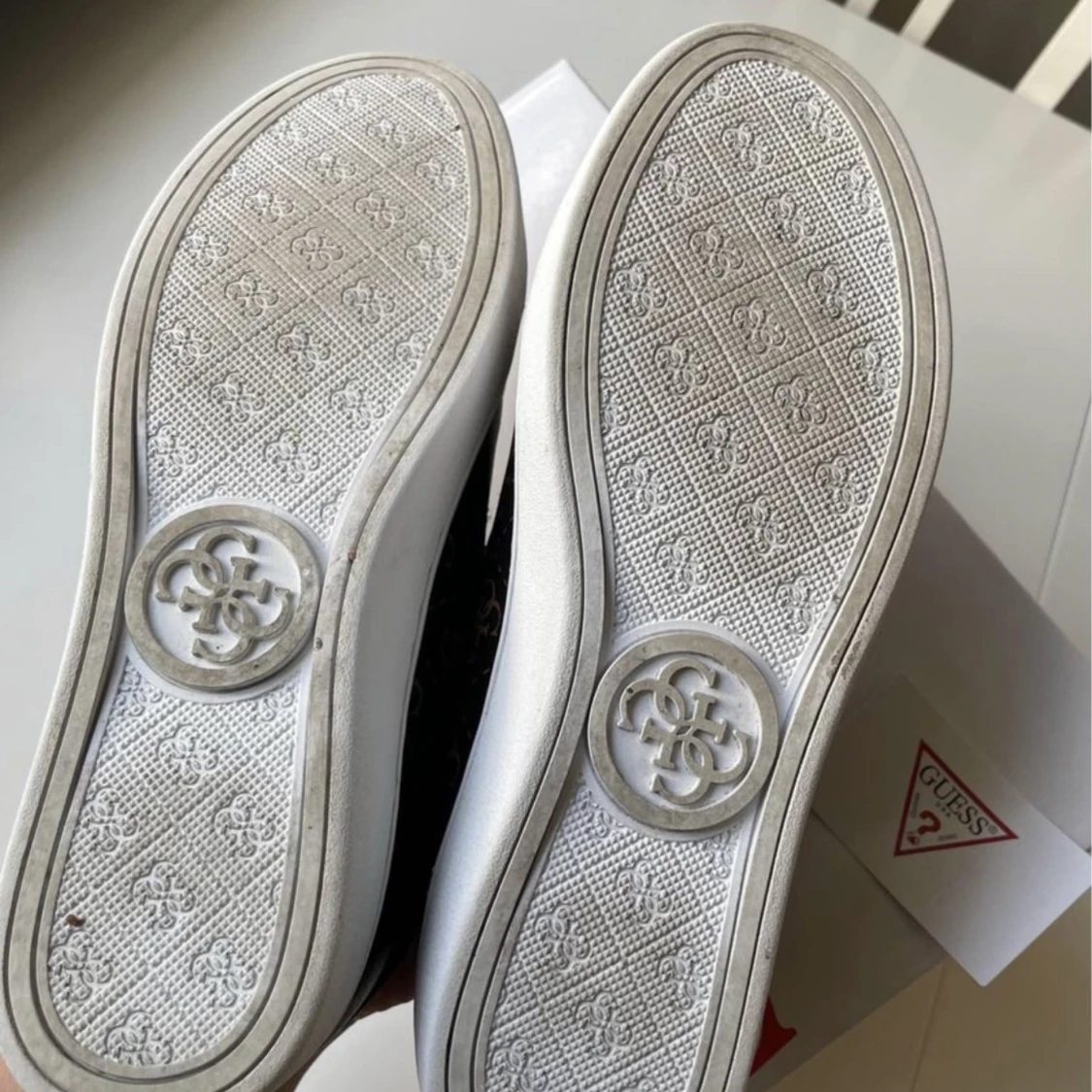 Guess skor äkta  - 91