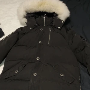 Mosse knuckles jacka  - Det är en bra skick helt nytt har inte använda mycket säljer för att är intereserad av andra jackor 