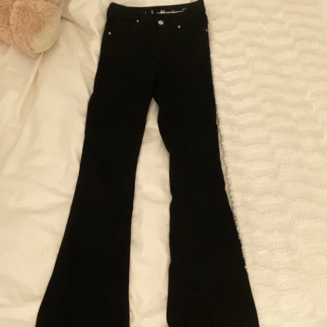 Svarta bootcut byxor  - 90