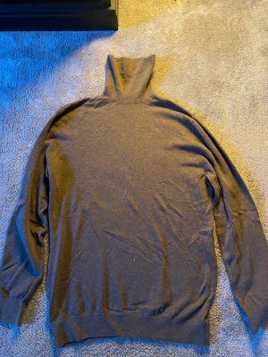 Turtleneck - Helt ny Turtleneck i Storlek M