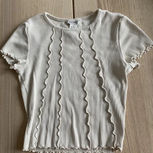 Söt topp - Fin topp med detaljer. 