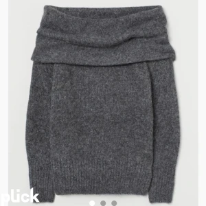 Off shoulder tröja - Säljer nu min jätte fina off shoulder tröja från hm, andvänd fåtal ggr jättefint skick, säljer då jag itne får användning för den 