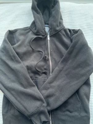 Brandy Melville cristy hoodie - Aldrig använd bara provat köpt för 500kr