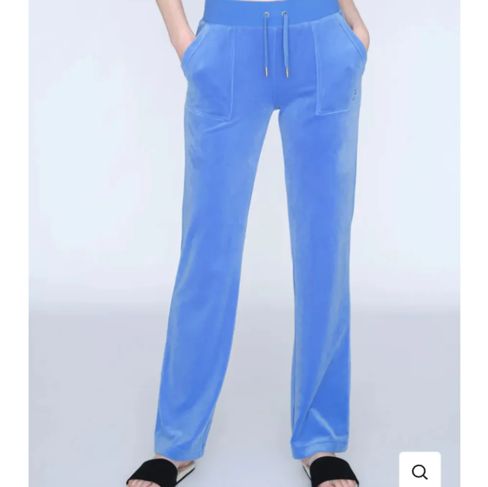 hejj! jag söker ett par juicy byxor i rosa, blå eller grön ! helst i storlek xs eller s ! 💗💙💚 . Jeans & Byxor.