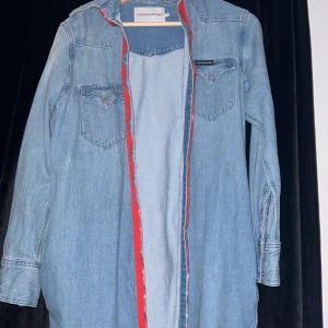 Denim jacka - Använd en gång, lång denim jacka!