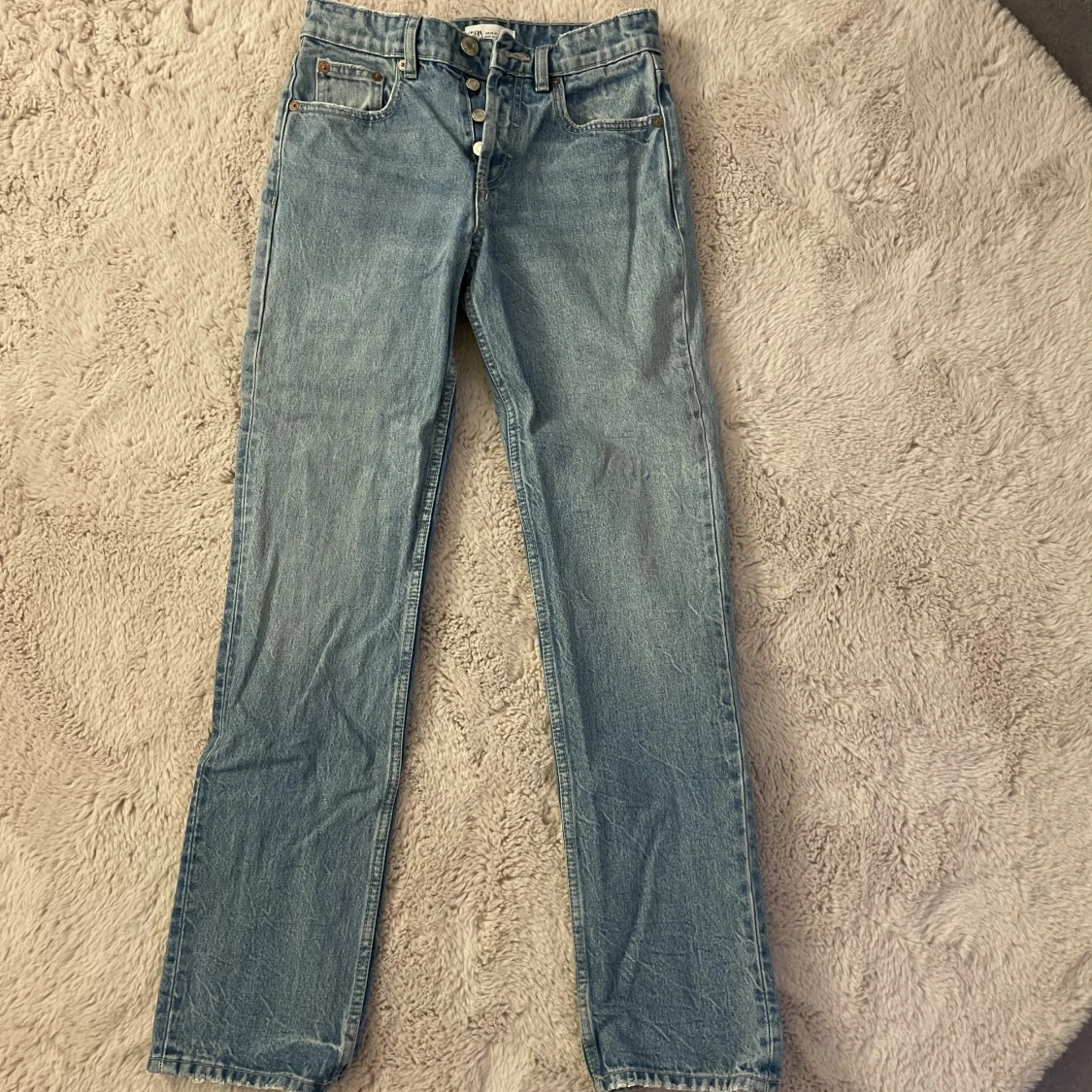 Zara mid rise straight jeans - 90