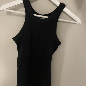 Topp - Kanppt använd topp ifrån H&M ❤️ hör av dig vid intresse 