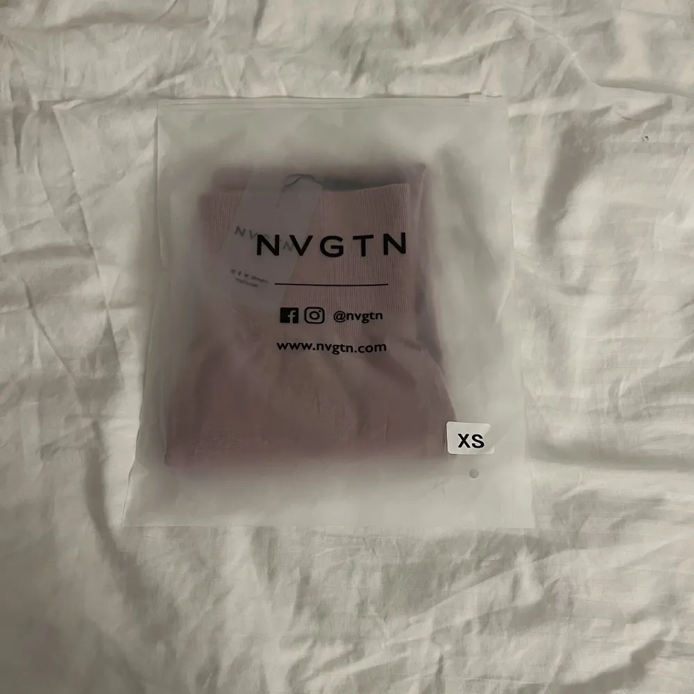 NVGTN Contour leggings. Aldrig använda. Lappen kvar på. Säljer dessa eftersom det tillkommer dyr frakt och tullkostnader att skicka tillbaka. . Jeans & Byxor.