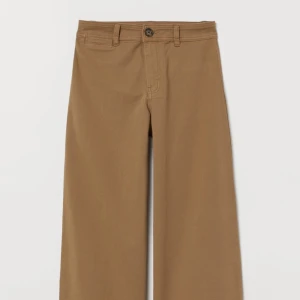 Bruna jeans - Bruna jeans från H&M. Storlek 36. Aldrig använd då de är alldeles för små.