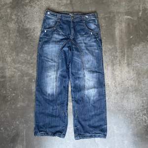 Jeans från ONLY storlek 30W32L. 3 FÖR 2 ALLA PRODUKTER på sidan. Betalar ej frakt och kan mötas upp i uppsala/stockholm.