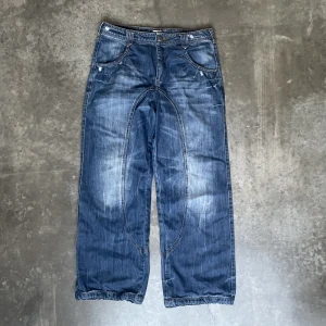 Jeans ONLY - Jeans från ONLY storlek 30W32L. 3 FÖR 2 ALLA PRODUKTER på sidan. Betalar ej frakt och kan mötas upp i uppsala/stockholm.