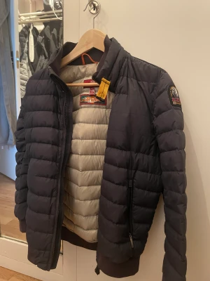 Parajumper  - Säljes då den har blivit för liten för mig. Strl XS. Köparen står för frakten.