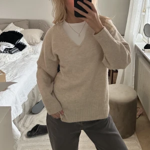 Tröja - super skön stickad tröja från hm i bra skick, använd fåtal gånger! Storlek S😍😍 Nypris 400