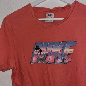 Vintage Nike t-shirt - Köpt Secondhand. Mer S än M. 