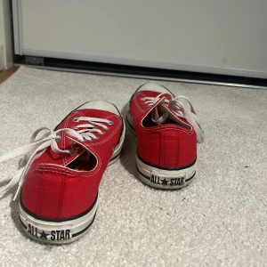 Converse  - Använt ett fåtal gånger, men kommer ej till användning längre. Dem är i storlek 40 och behöver ny ägare