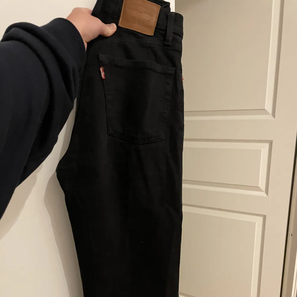 Levis jeans i modellen ribcage straight ankle. De är i mycket fint skick men är tyvärr för små för mig nu. Strl W23 L27. . Jeans & Byxor.