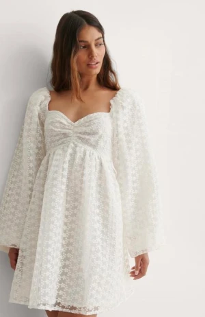 Nakd long sleeve mini dress - Vit klänning i storlek 36. Fint skick, endast använd en gång 💗 Kontakta för fler bilder