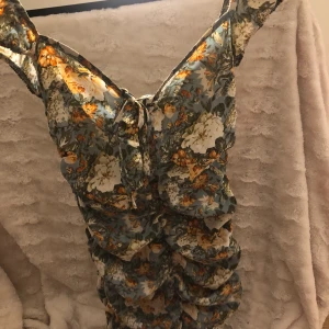 Klänning - Super söt klänning, använd ett fåtal gånger