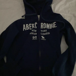 Huvtröjor  - A&F huvtröjor säljer då den blivit för liten storlek S🥰 skriv för fler bilder 