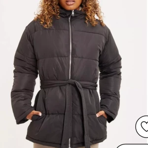 Jackor - Storlek s passar för m oxå! Säljer för 1000 kronor tillsammans. Är i nyskick,pris kan diskuteras  