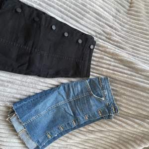 2 jeanskjolar med knappar från Gina-tricot (använda men ser nya ut, inga skador), och en kjol från new yorker (oanvänd.) Gina kjolar - 50kr styck eller båda för 70. New yorker - 20kr Eller alla tre för 80🌸 Srl S