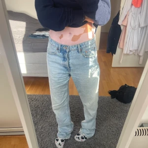 ZARA JEANS (strl 38) - Fina jeans i bra skick, stora i storlek