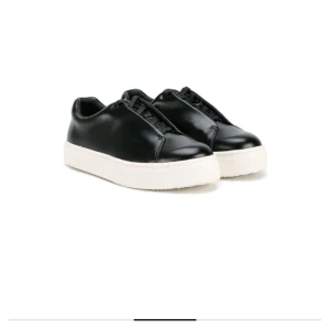 Eytys doja sneakers - Säljer mina eytys! Dom är i storlek 40, och använda, men i bra skick. Skriv om ni vill ha bilder på hur dom ser ut så skickar jag gärna 💕 kan absolut diskutera pris!