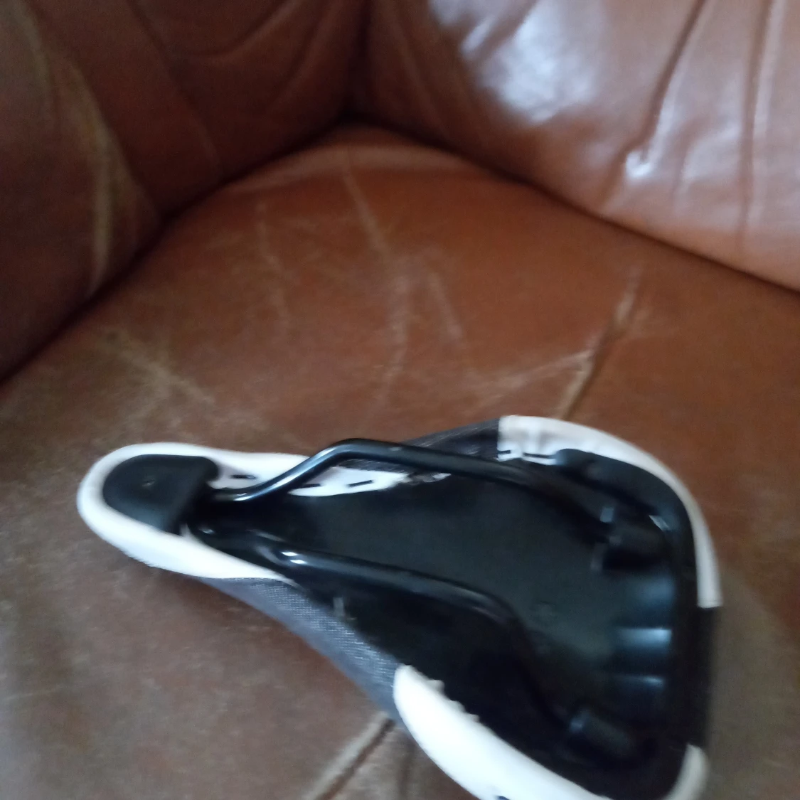 Velo cykelsadel grå brun storlek 22 cm lång . - 90