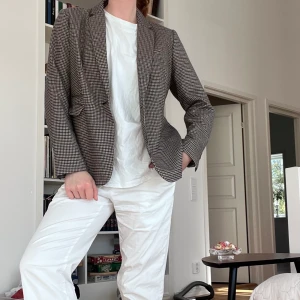 Oversized brunrutig kavaj! - Jättefin kavaj i väldigt fint skick! Sälja pga kommer ej till användning. Frakt igår!❤️