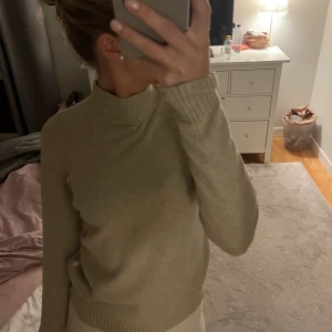 Stickad tröja - Super fin stickad tröja från vila, som ny!