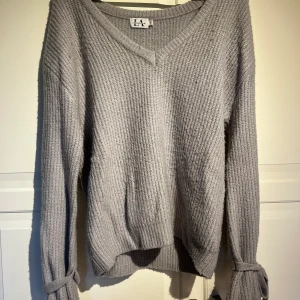 Stickad tröja från Linn Ahlborg - Nopprig därav priset Pris: 40kr + frakt