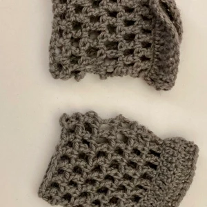 Fishnet mittens - Gray fishnet mittens from wool