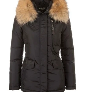 Winter jacka- hollies - Hej fina om du är intresserad av jacka skriv gärna 💓, har använt den ett par gånger och är helt ny. Storlek (36)  Pris 3900 (pris kan diskuteras)