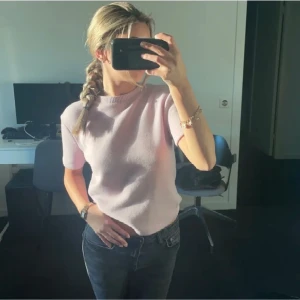 Zara tröja - Säljer denna tröja pgr av att den itne kommer till användning! Som ny storlek S säljer för 130 kr! ❤️