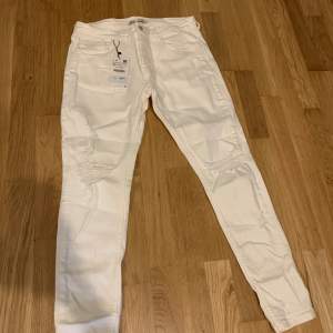 Herr jeans från Zara helt nya med tag, storlek 34 men passar 32 300kr