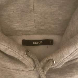 Säljer min BikBok hoodie som endast har blivit använd 1-2 gånger😊 Priset går att diskutera💕    