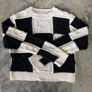 Söt tröja 🫶🏼 - Finaste tröjan som passar till allt, passar både en M & S. Köp ej via köp nu funktionen utan skriv privat i chatten! 🫶🏼 