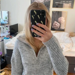 Tröja ifrån only - Stickade tröja ifrån only. Stolek 36 och i nyskick då den knappt är använd ☺️ lånad bild  