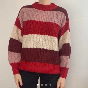 Monki randig stickad tröja  - Använd 2-3 gånger   Pris kan diskuteras ☺️